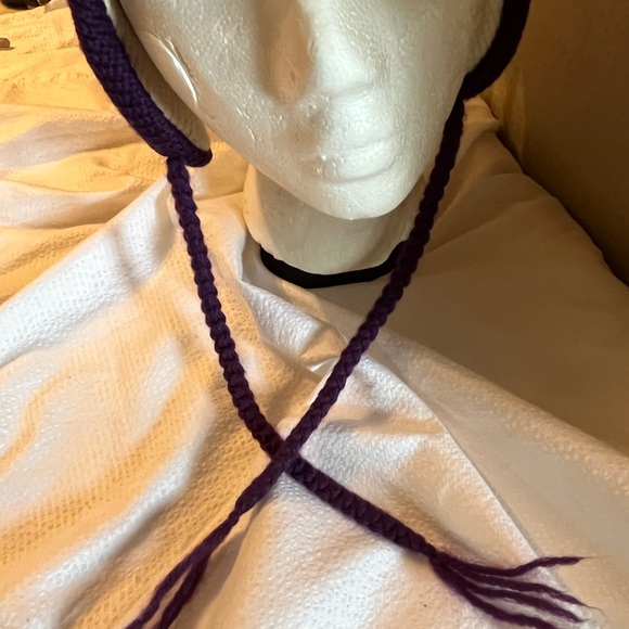 Smiley Wool Hat - Picture 7 of 9